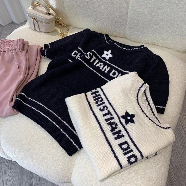 Puff-sleeve Short-sleeve Round-neck Knit Top