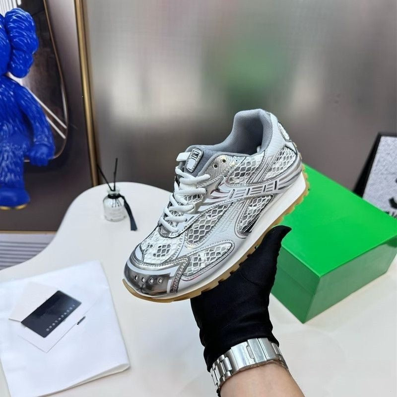 Sports runners shoes